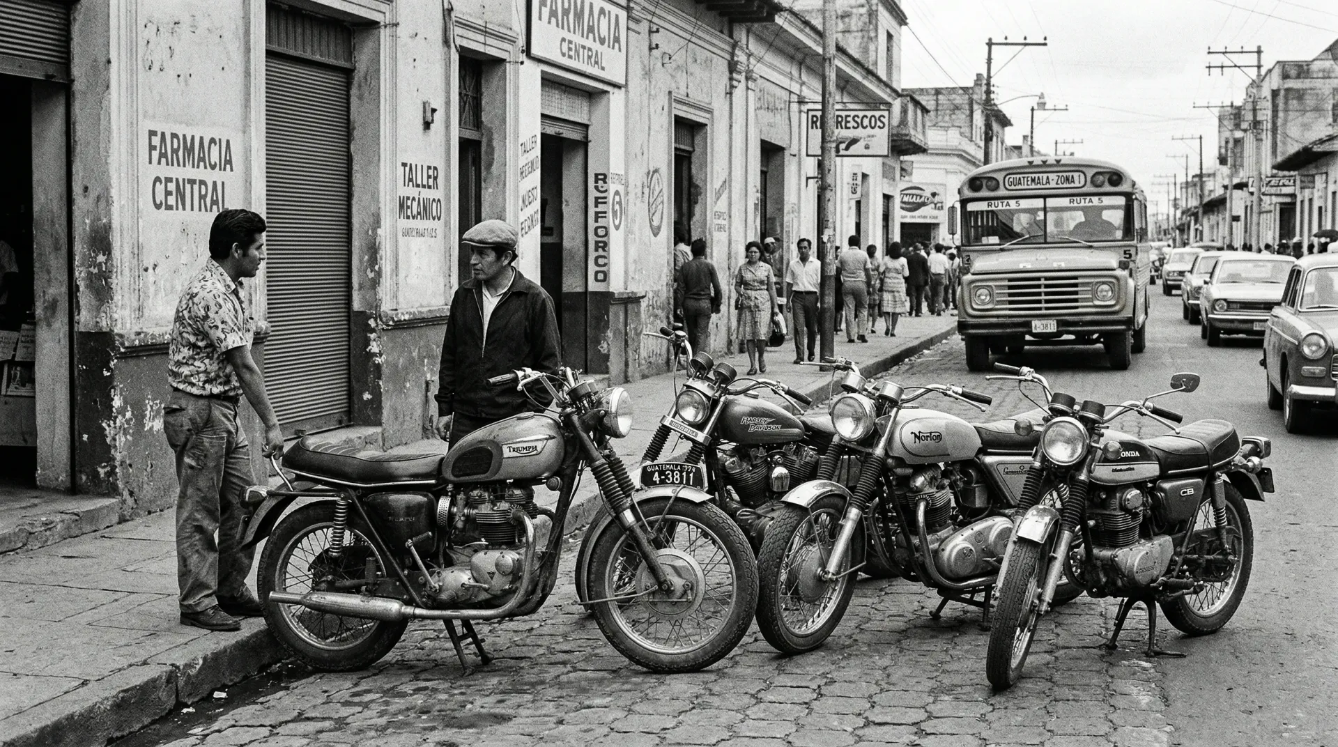 Motocicletas clásicas y modernas en exposición histórica del motociclismo guatemalteco desde décadas pasadas hasta hoy